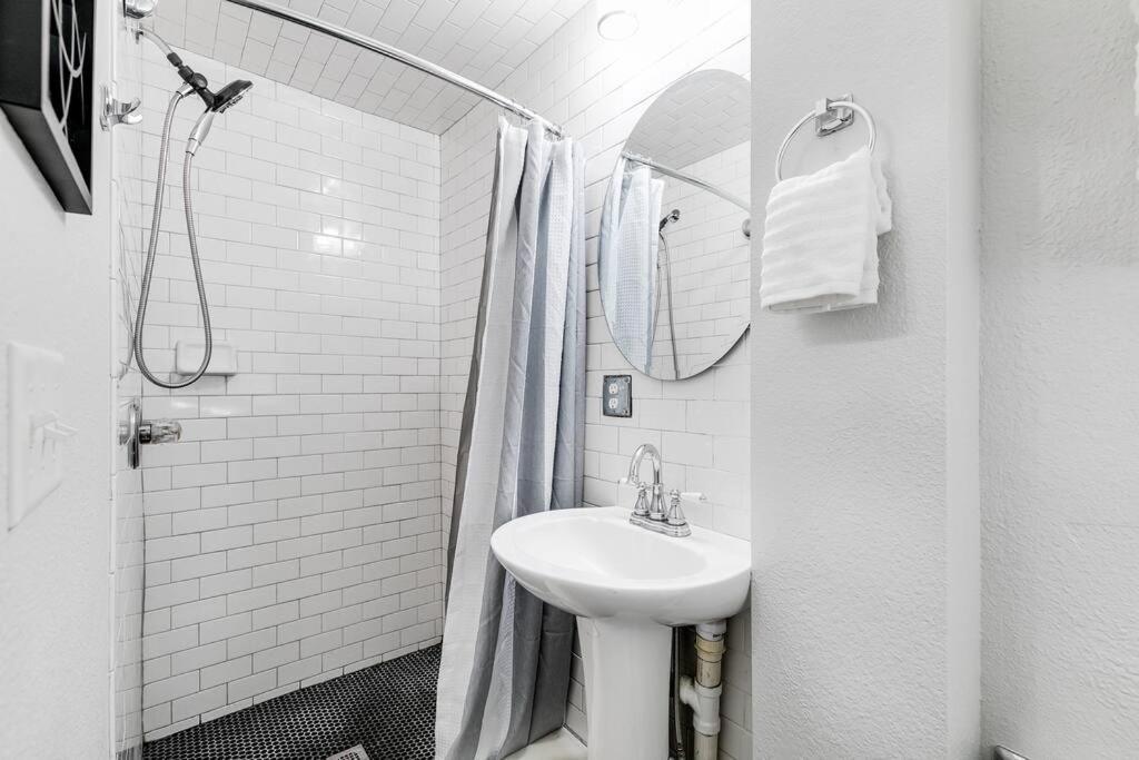 Charming, Happy 1-Bed Oasis: Rva Retreat Awaits! Daire Richmond Dış mekan fotoğraf