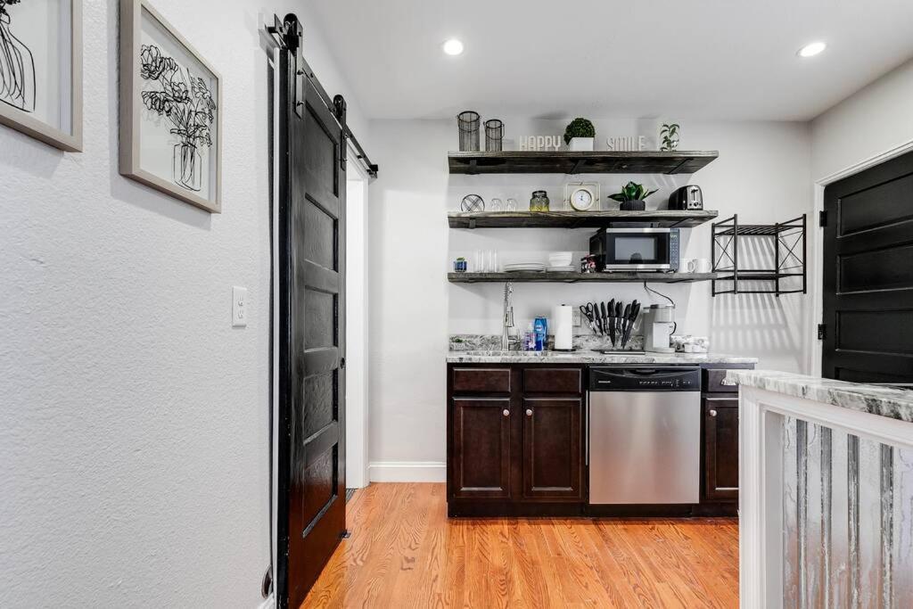 Charming, Happy 1-Bed Oasis: Rva Retreat Awaits! Daire Richmond Dış mekan fotoğraf