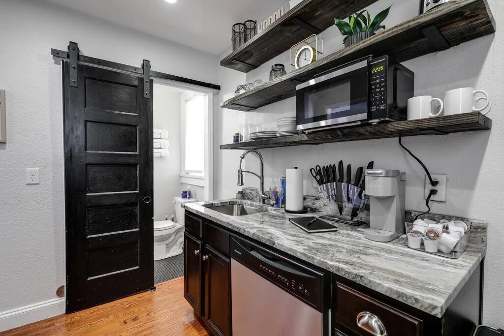 Charming, Happy 1-Bed Oasis: Rva Retreat Awaits! Daire Richmond Dış mekan fotoğraf